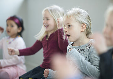 Billede af børn der synger